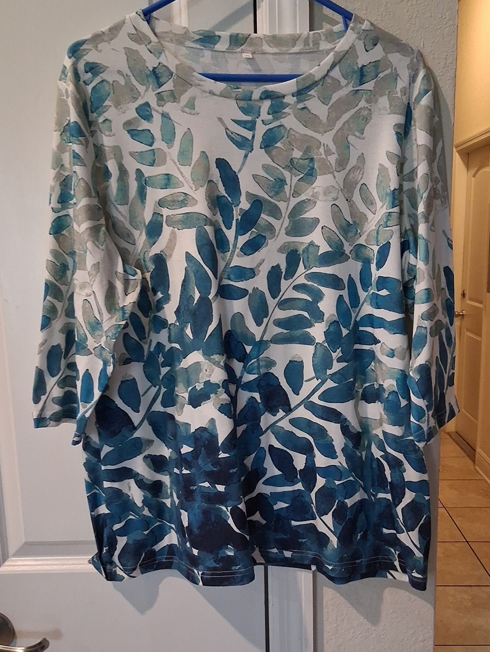 Blue Leaf-Print Women's Top - Relaxed Fit